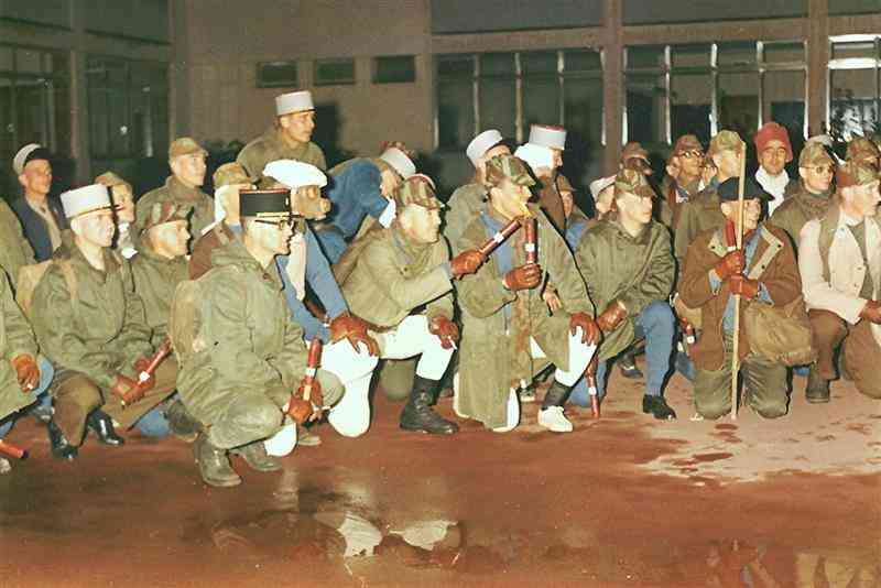 03_Num0008 (Delle Luche).jpg - Enterrement de la « Bosse » : le départ...